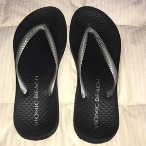 Vionic flip flops